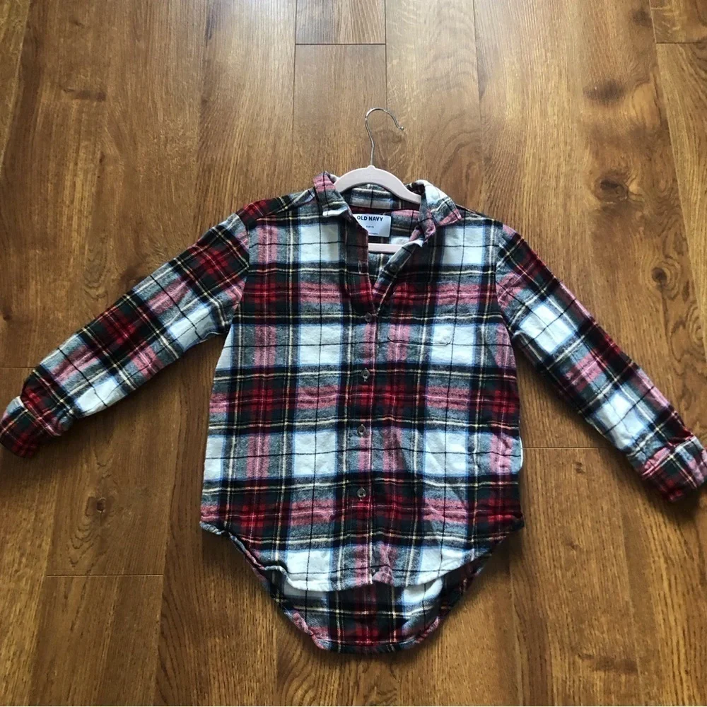 Old Navy red & green flannel long sleeve button down in size S (6-7)